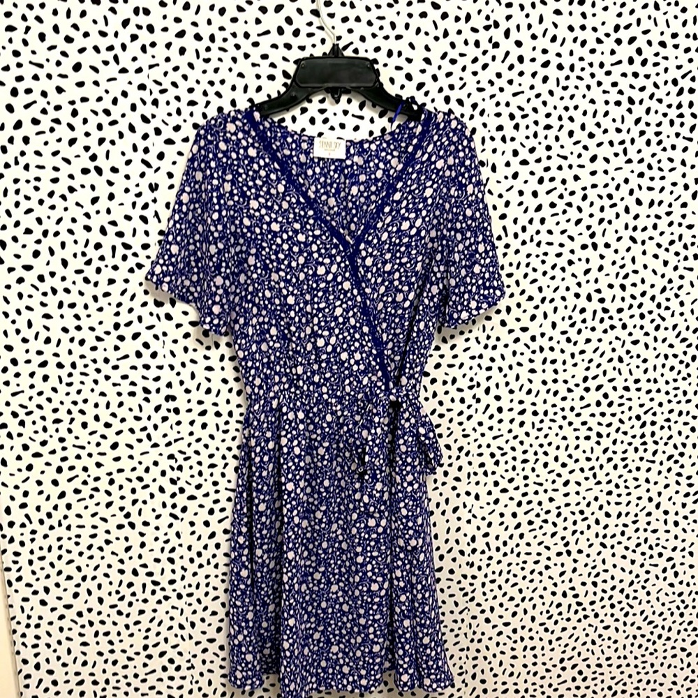 BLUE AND WHITE FLOWER TIE DRESS ** NEVER WORN